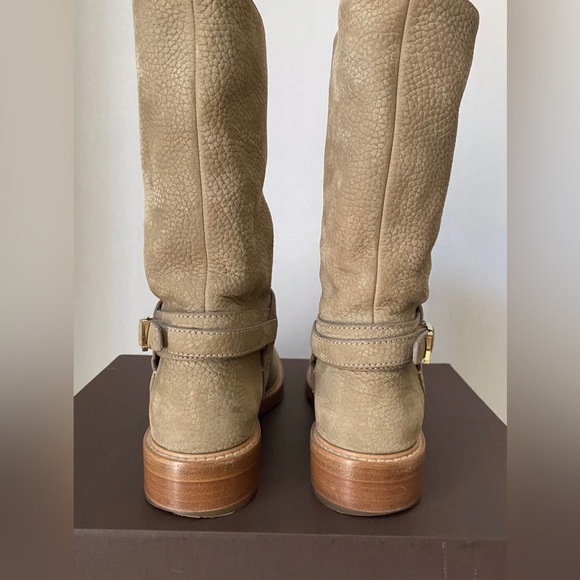 Authentic Louis Vuitton Boots! Tan Color & Brass LV Logo Accent. Size 36 (US 6) - Picture 2 of 10